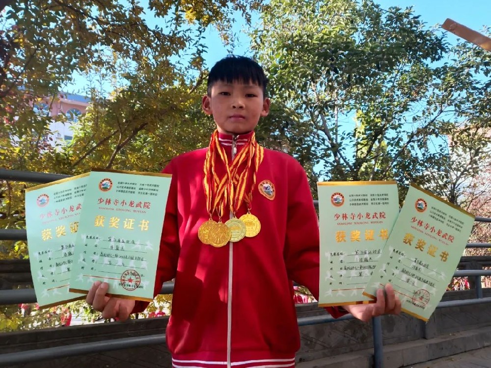 少林小龍武校高幼一部學(xué)員馮雍杰：武自幼兒練，英杰出少年